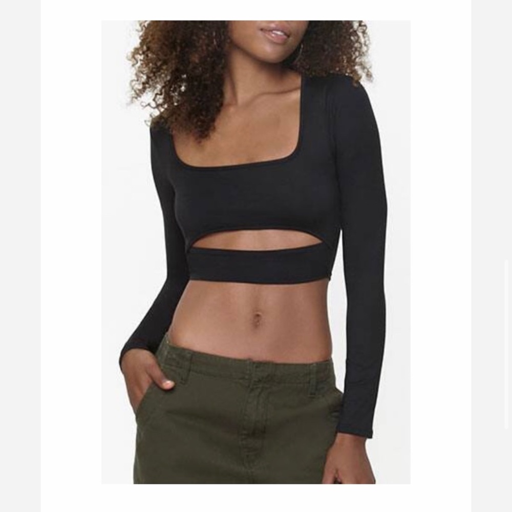 Long sleeve crop top with cut out